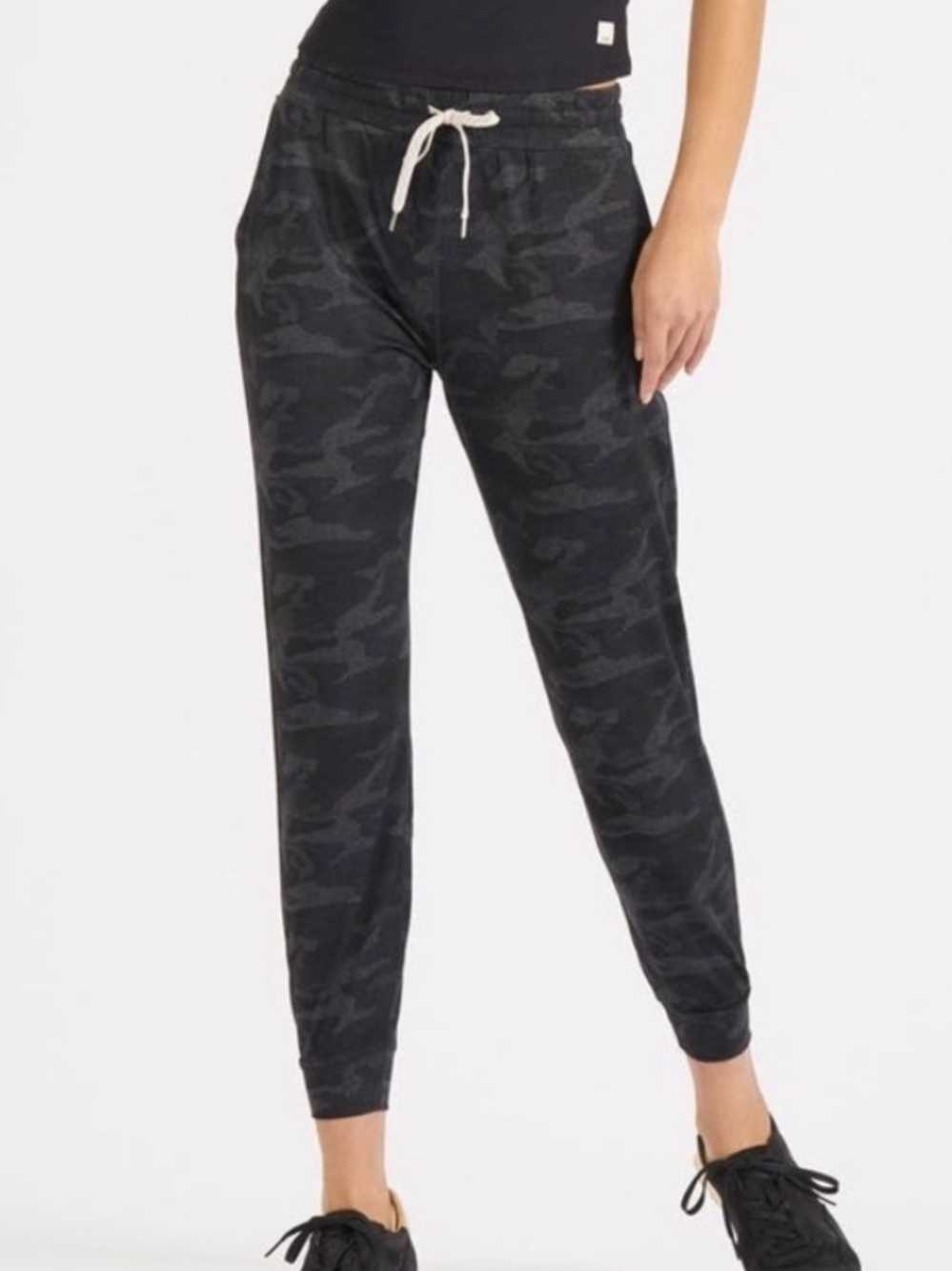 Vuori Performance Jogger Sweatpants in Black/Grey Camo Size Small Long